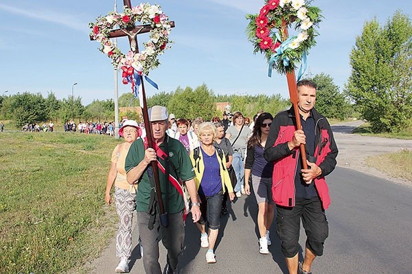  Co roku 1 sierpnia do MB Świętorodzinnej przychodzą wierni z Łowicza, Sochaczewa, Błonia i Skierniewic
