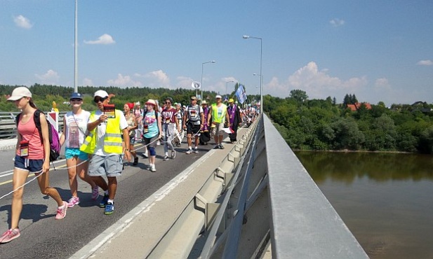 Chrzest na pielgrzymce i szara Wisła