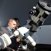 Niebo nad Sopotnią będzie można oglądac także dzięki nowopowstałemu Obserwatorium Astronomicznemu na dachu miejscowej szkoły