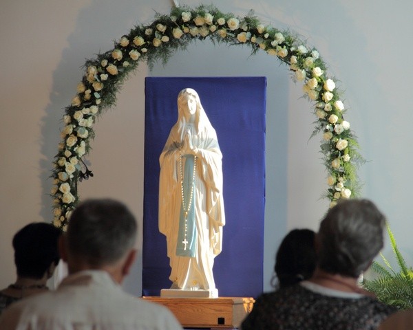 Kopia figury Matki Bożej z Lourdes zostanie w parafii św. Teresy Benedykty od Krzyża do niedzieli 