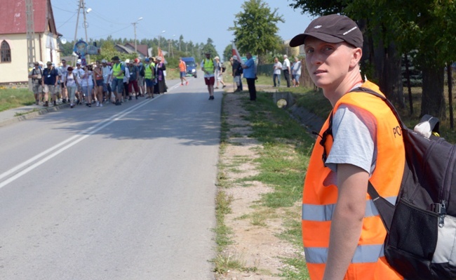 Starachowicka kolumna pieszej pielgrzymki diecezji radomskiej