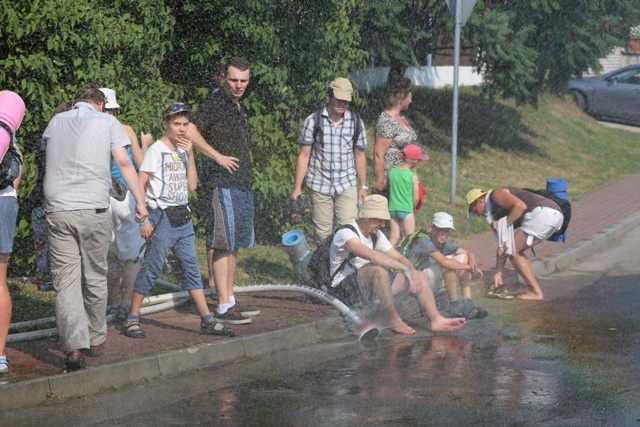 Pielgrzymi bielsko-żywieccy nie poddają się słońcu...