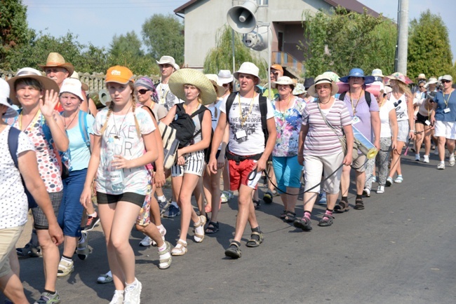 Opoczyńska kolumna pieszej pielgrzymki diecezji radomskiej