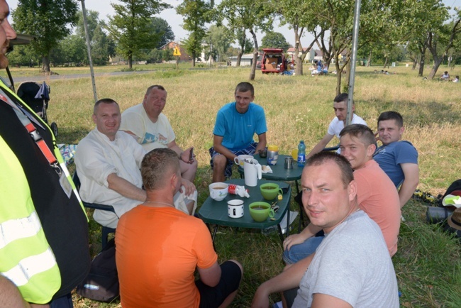 Opoczyńska kolumna pieszej pielgrzymki diecezji radomskiej