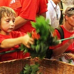 Pielgrzymi bielsko-żywieccy przed ikoną Matki Bożej Jasnogórskiej - cz. 1