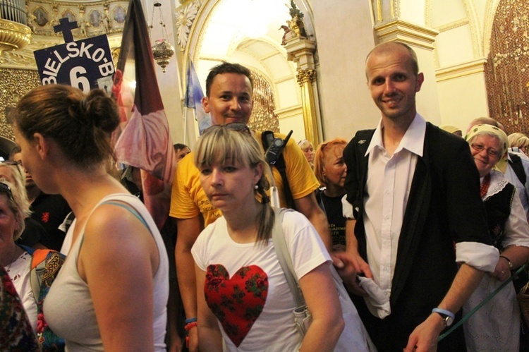 Pielgrzymi bielsko-żywieccy przed ikoną Matki Bożej Jasnogórskiej - cz. 2