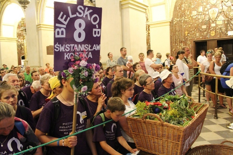 Pielgrzymi bielsko-żywieccy przed ikoną Matki Bożej Jasnogórskiej - cz. 2