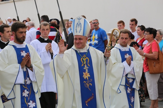 Młodzi pielgrzymi bielsko-żywieccy zawierzeni Maryi