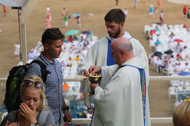 Młodzi pielgrzymi bielsko-żywieccy zawierzeni Maryi