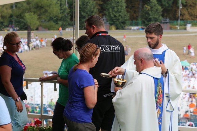 Młodzi pielgrzymi bielsko-żywieccy zawierzeni Maryi