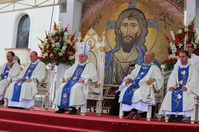 Młodzi pielgrzymi bielsko-żywieccy zawierzeni Maryi