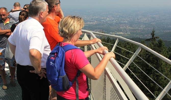 Turyści i bielszczanie mogli po raz pierwszy podziwiać panoramę miasta i Beskidów z nowej wieży widokowej