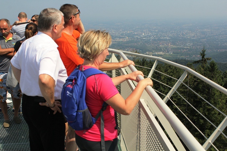 Turyści i bielszczanie mogli po raz pierwszy podziwiać panoramę miasta i Beskidów z nowej wieży widokowej