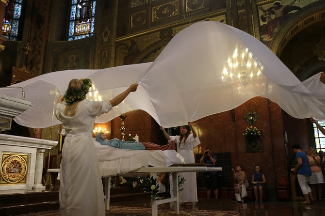 Procesja zaśnięcia i pogrzebu Maryi