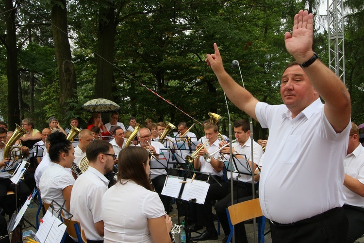 Kobiety i dziewczęta u Matki Bożej Piekarskiej, cz. 1