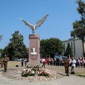 Skierniewckie obchody Święta Wojska Polskiego odbyły się na pl. Jana Pawła II