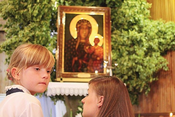 Napatrzeć się na Jasnogórską Matkę i Jej Syna – to dobrze zrobi naszym oczom i sercu 
