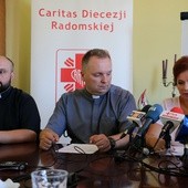 Do włączenia się w akcję zachęcają Iwona Stępniewska, ks. Robert Kowalski, dyrektor diecezjalnej Caritas i wicedyrektor ks. Damian Drabikowski