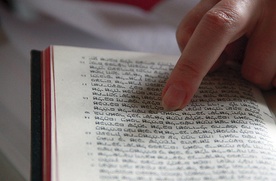  Uczestnicy warsztatów języka hebrajskiego czytali w oryginale fragmenty Księgi Rodzaju