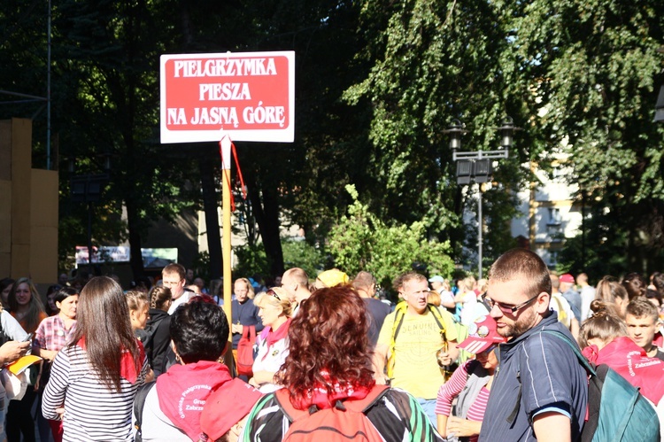 Pierwsze metry Gliwickiej Pieszej Pielgrzymki na Jasną Górę