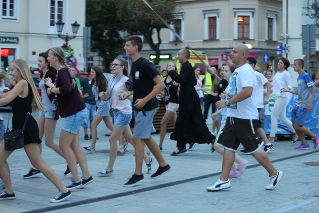 Muzyka i taniec na 200. urodziny św. Jana Bosko w Oświęcimiu