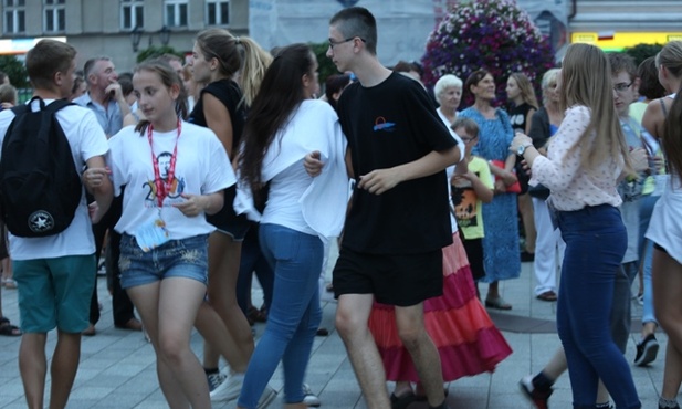 Na rynku zatańczyli dla ks. Bosko wszyscy...