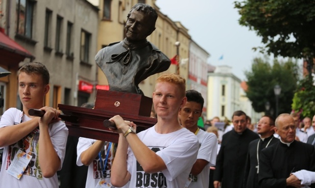 Z relikwiarzem św. Jana Bosko młodzi wyruszyli na czele Marszu Radości przez Oświęcim