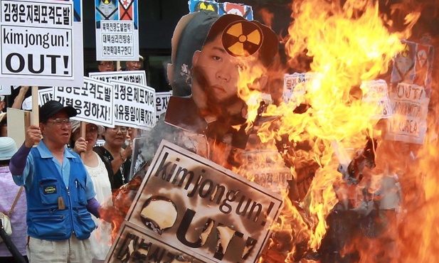 Korea Płn. straszy "morzem płomieni"