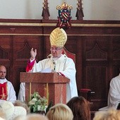  – Ta parafia jest żywa. Działa tu kilkanaście grup modlitewnych i duszpasterstw – mówił metropolita
