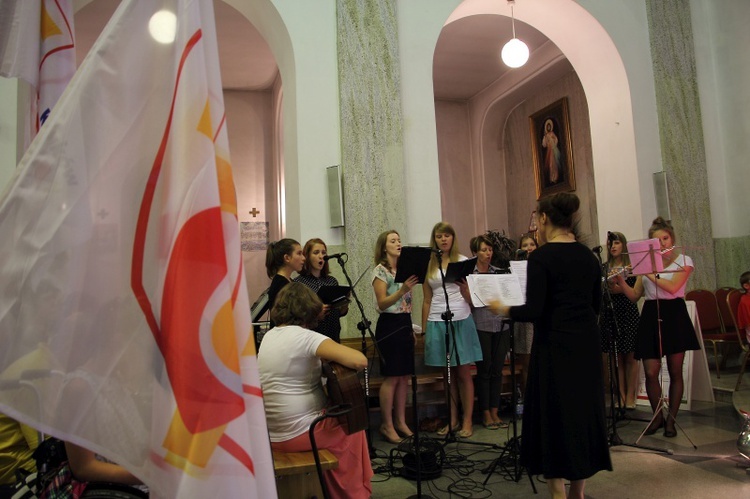 Powitanie symboli ŚDM w diecezji łowickiej