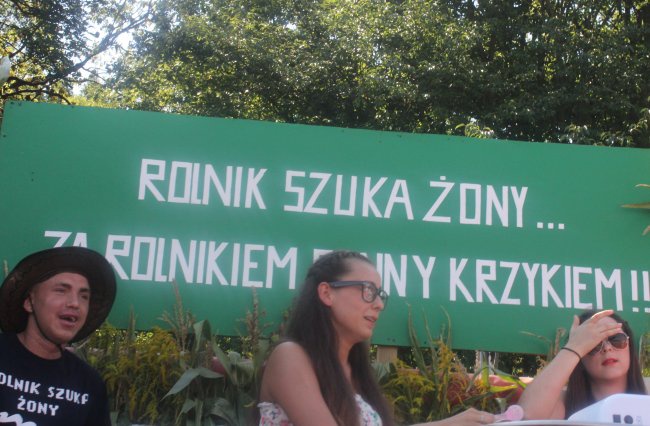 Korowód dożynkowy w Poniszowicach