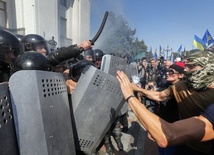 Kijów: Wybuch przed parlamentem. Jest zabity