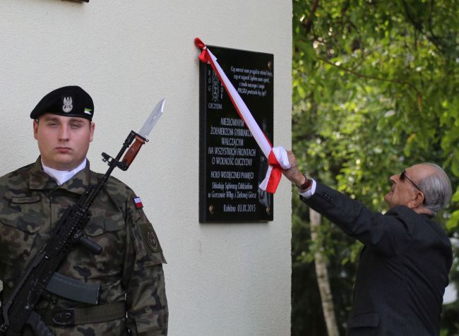 Odsłonięcie tablicy poświęconej Niezłomnym Żolnierzom - Sybirakom