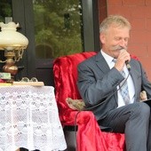 Burmistrz Łowicza Krzysztof Jan Kaliński czyta "Lalkę"