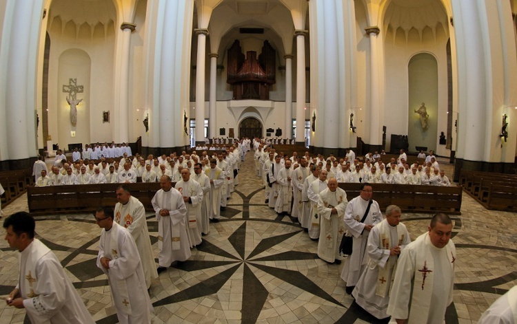 Pielgrzymka Księży Archidiecezji Katowickie do katedry - cz. 2