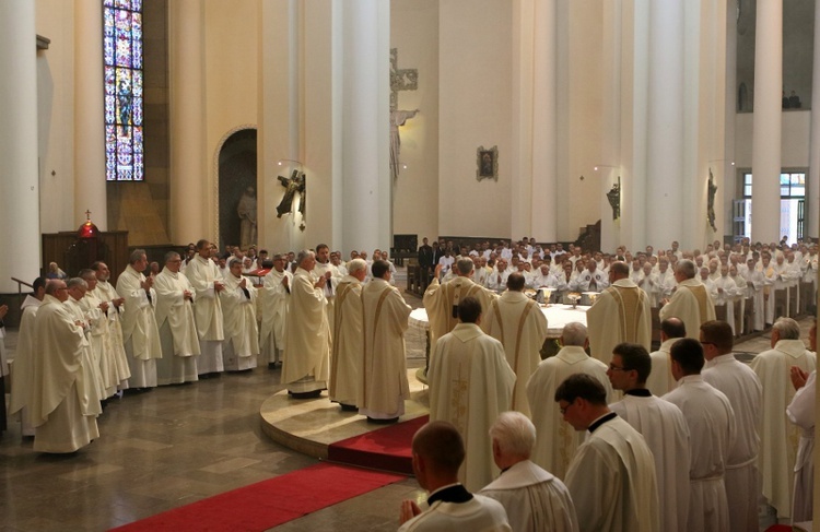 Pielgrzymka Księży Archidiecezji Katowickie do katedry - cz. 2