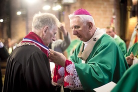 Abp Ziemba został Kawalerem Szabli Kilińskiego, a sam uhonorował medalem Prodesse Auso Antoniego Górskiego, prezesa izby