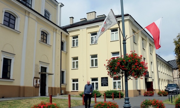 Atak na więzienie odbył się w tym miejscu. Dziś mieści się tu wejście do radomskiej kurii biskupiej