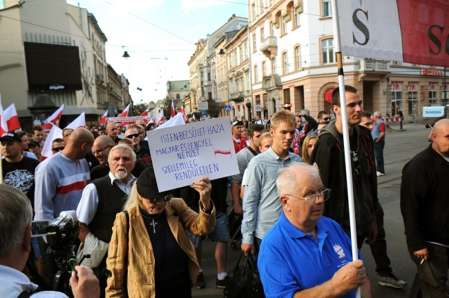 Marsze ws. przyjęcia uchodźców