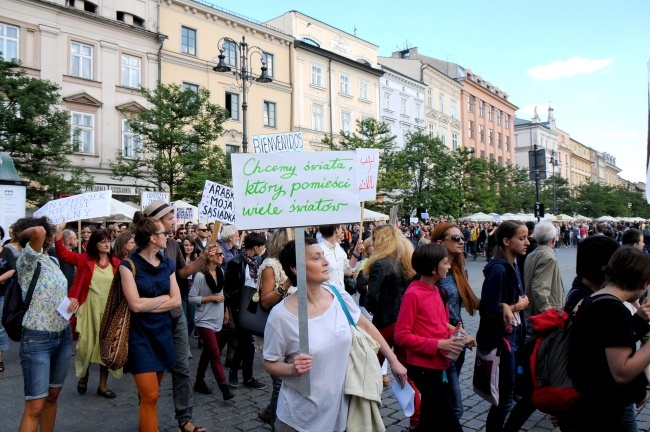 Marsze ws. przyjęcia uchodźców