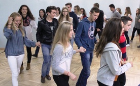 Integracyjne tańce belgijskie w polsko-hiszpańskim wykonaniu