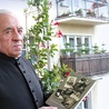 Ks. kan. Waldemar Nowak opisał swe wspomnienia m.in. o spotkaniach z uchodźcami w ostatnio wydanej książce „Śladami czasu”