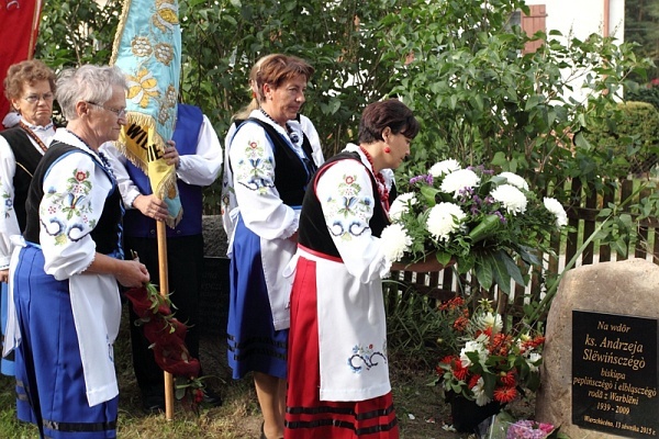 Poświęcenie tablicy upamiętniającej bp. Śliwińskiego