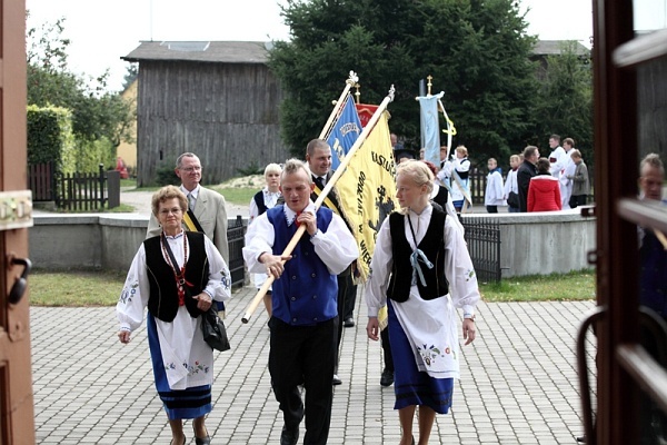 Poświęcenie tablicy upamiętniającej bp. Śliwińskiego