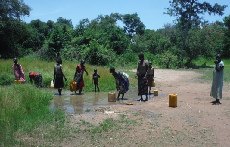 Ujęcie wody w południowosudańskim Ayem, z którego dziś korzystają mieszkańcy wioski
