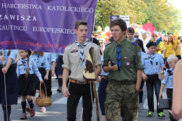 Skierniewicka parada otwierająca ŚKOiW w 2015 roku