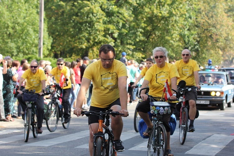 Skierniewicka parada otwierająca ŚKOiW w 2015 roku