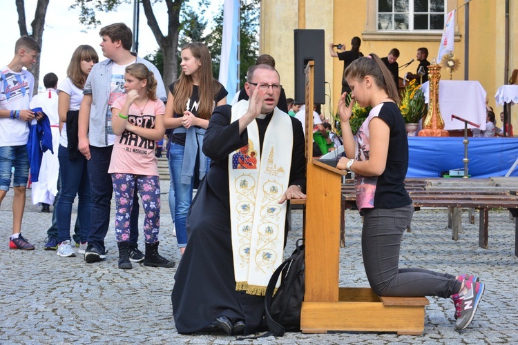 Dzień Młodzieży - przed i po Mszy św. 