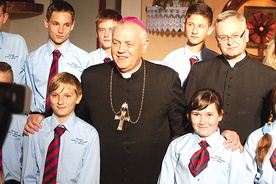 – Chciałbym, aby szkół katolickich, takich jak ta, powstawało u nas jak najwięcej – mówił bp Zbigniew Kiernikowski