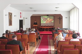  Sesję zorganizowano w ramach V Tygodnia Wychowania Katolickiego